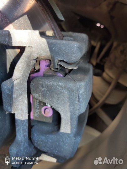 Задние тормозные суппорта на Infiniti q50