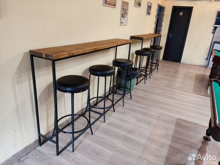 Барная стойка и стулья