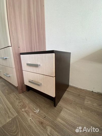 Тумба прикроватная