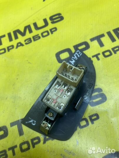 Кнопка стеклоподъемника зад прав Hyundai Elantra X