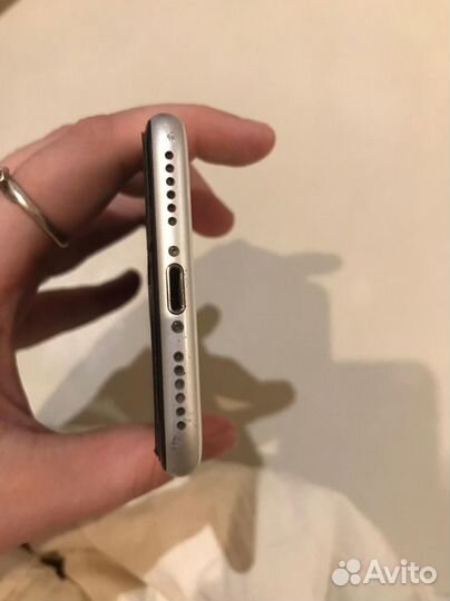 iPhone SE, 64 ГБ