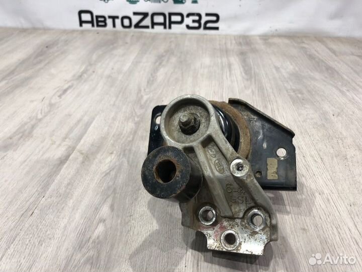 Опора двигателя правая Kia Rio G4EE 2005 2006 2007