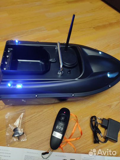 Прикормочный кораблик для рыбалки