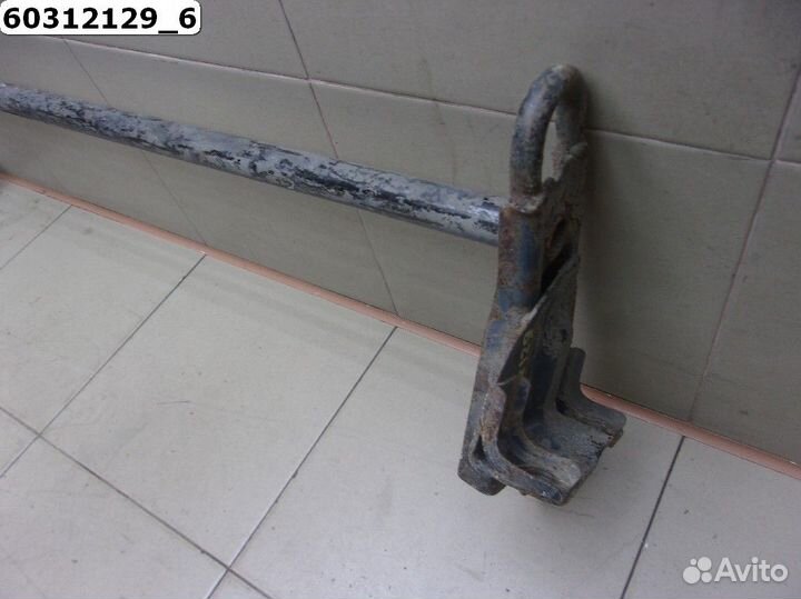 Балка буксировочного крюка Pajero Montero