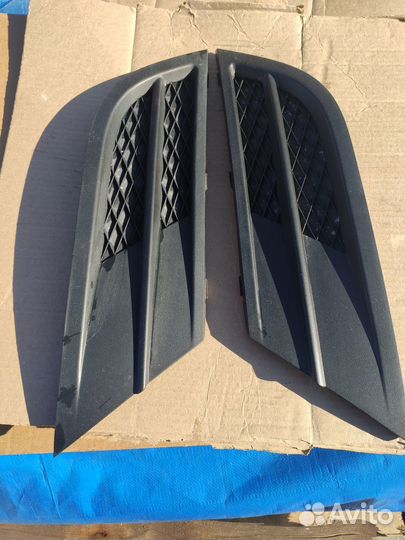 Решетка бампера передняя (правая и левая)