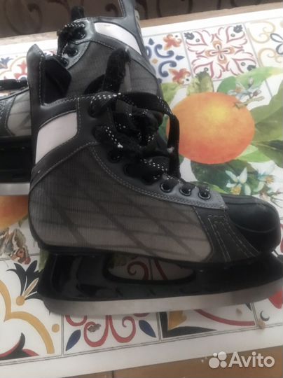 Коньки для мальчика.39 размер