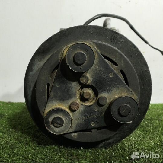 Компрессор кондиционера Hyundai Galloper D4BF