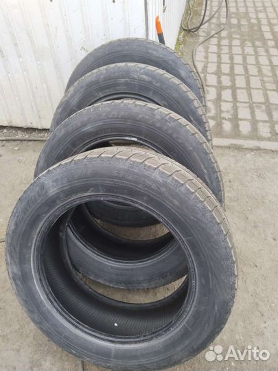 Bridgestone Blizzak Revo GZ 215/60 R17 96S