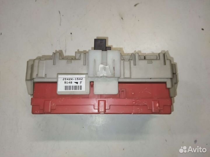 Блок предохранитель Mitsubishi Outlander 2002-09