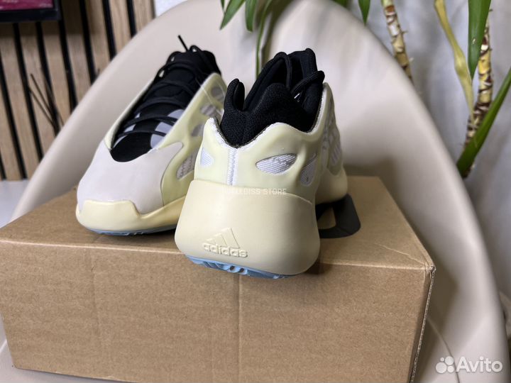 Кроссовки Adidas Yeezy 700 v3 Azael