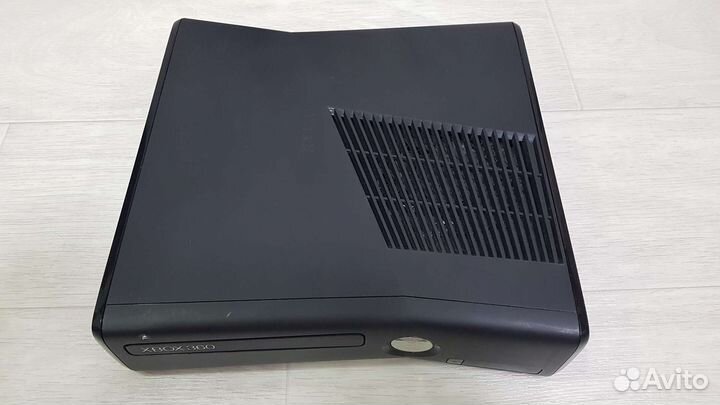 Xbox 360 Slim 250gb. + 12 игр