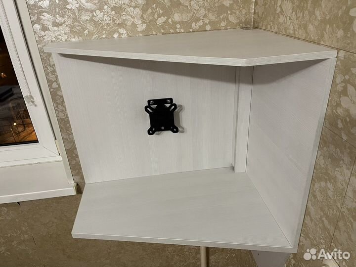 Компьютерный стол угловой