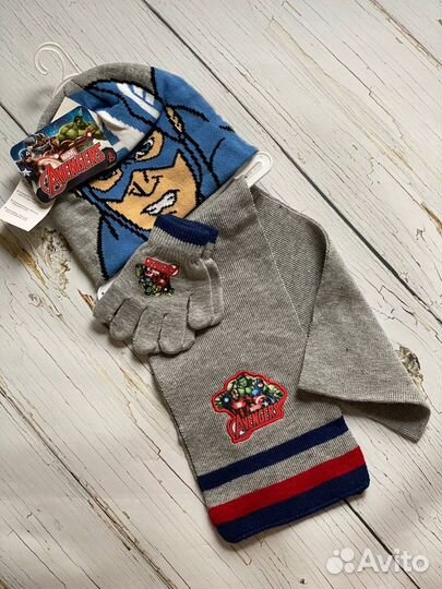 Комплект из шарфа, шапки и перчаток