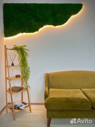 Панно из стабилизированного мха с подсветкой фигурное