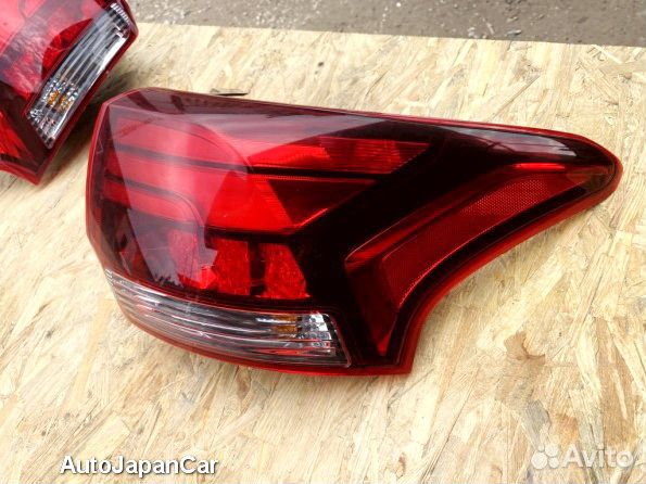 Задний фонарь фара в крыло Mitsubishi Outlander 3