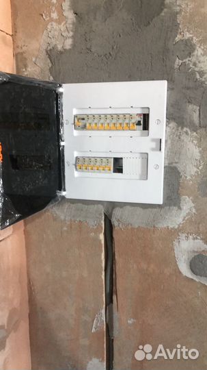 Услуги электрика, укладка ламината