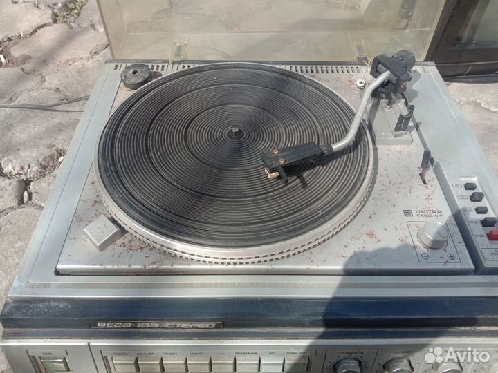 Проигрыватель винила 