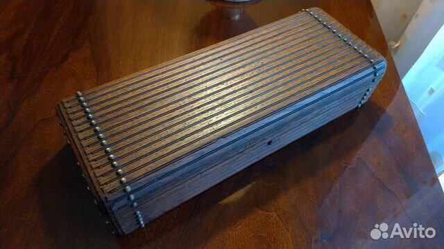 Старинная деревянная шкатулка из ценных пород дере