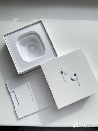 Коробка от наушников AirPods