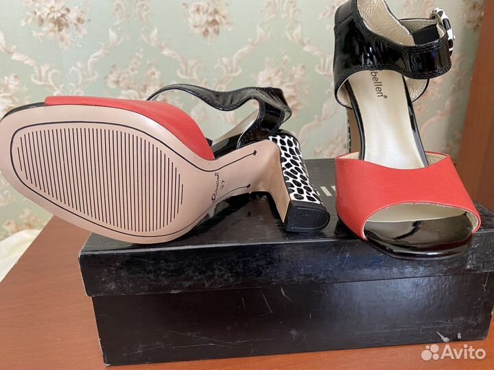 Босоножки женские на каблуке