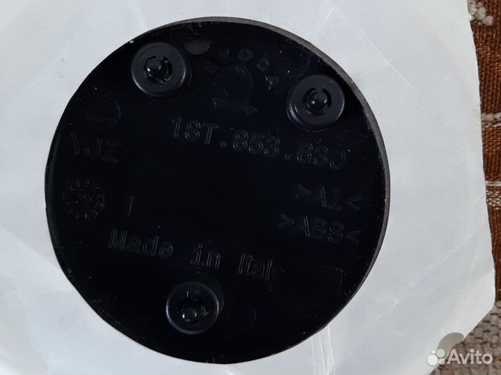 Эмблема на капот