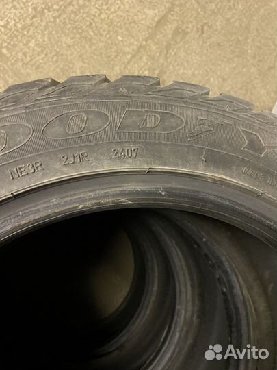 Goodyear UltraGrip Extreme 215/55 R17