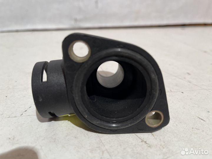 Патрубок Пластмасовый Audi 80 1.6 головки