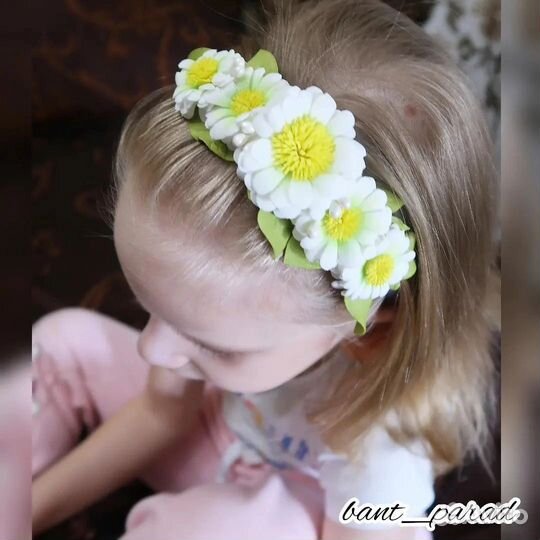 Ободок для волос. Цветы ромашки на ободке