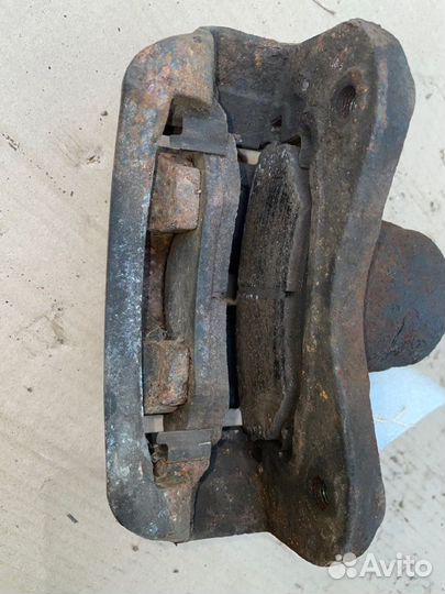 Суппорт передний правый Kia Magentis EF G4JP 2005