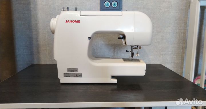 Швейная машина Janome 2041S