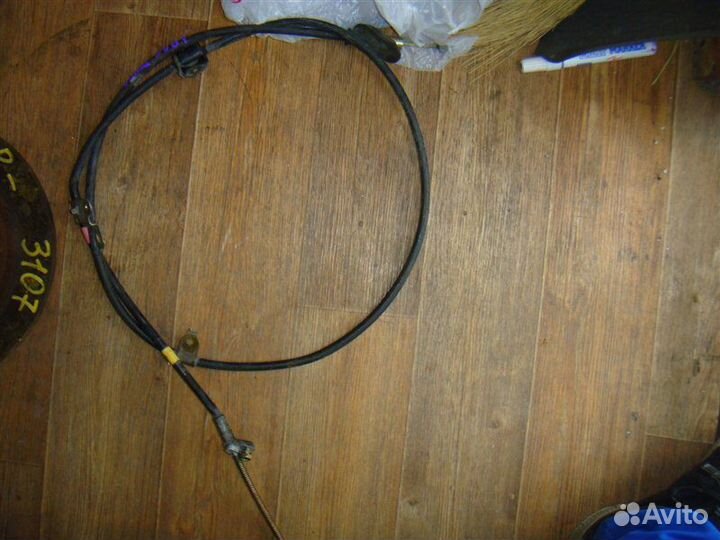 Тросик ручника задний правый Toyota Wish ZNE10