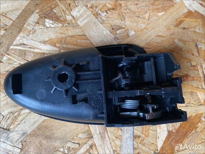 Ручка двери внутренняя левая Toyota Avensis