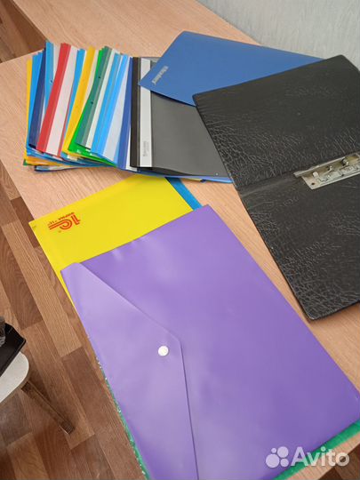 Папки и другие канцелярские товары