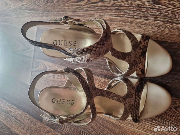 Сандалии guess