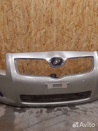 Бампер передний Toyota avensis AZT250