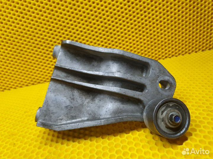 Кронштейн двигателя правый Ford Mustang VI N48H