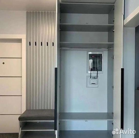 Шкаф в прихожую под заказ