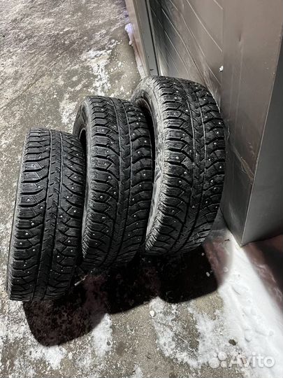 Bridgestone Blizzak Spike-01 195/65 R15 91T