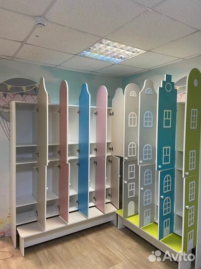 Двухъярусные шкафы домиком. Шкафчики в раздевалку