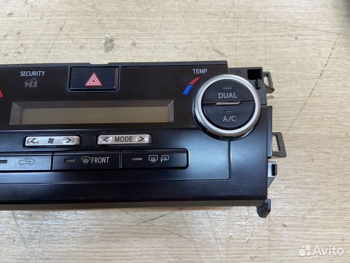 Блок управления климатом Toyota Camry 50