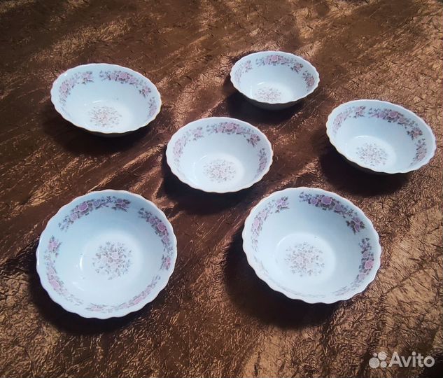 Набор фарфоровых тарелок