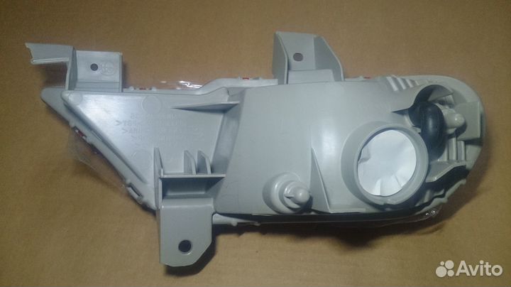 Фонарь в задний бампер Mitsubishi Pajero Sport 2