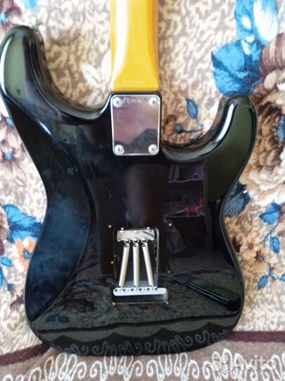 Леворукий Fender Stratocaster