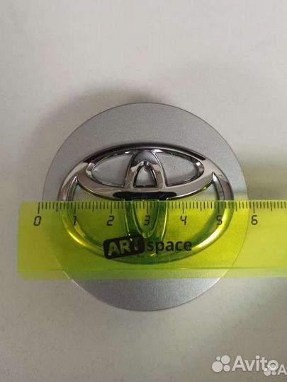 Оригинальный колпачок диска toyota