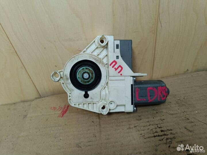 Моторчик передний правый Land Rover Discovery 3