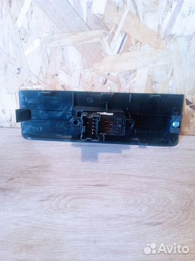 Кнопка стеклоподъёмника Nissan Navara