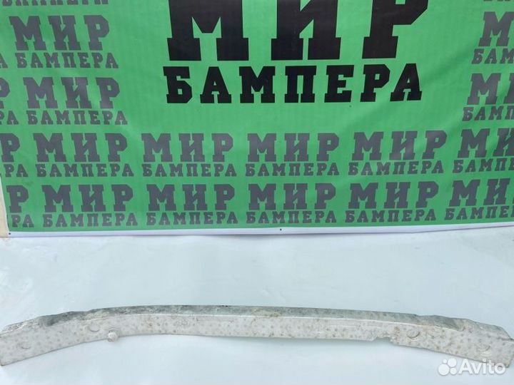 Усилитель бампера передний Toyota Land Cruiser