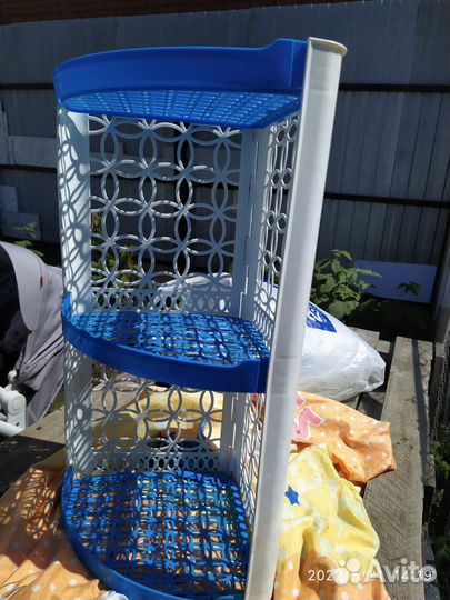 Продается полка угловая