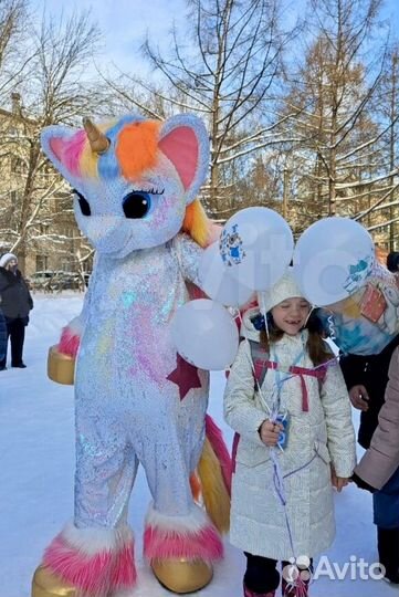 Белый мишка на праздник