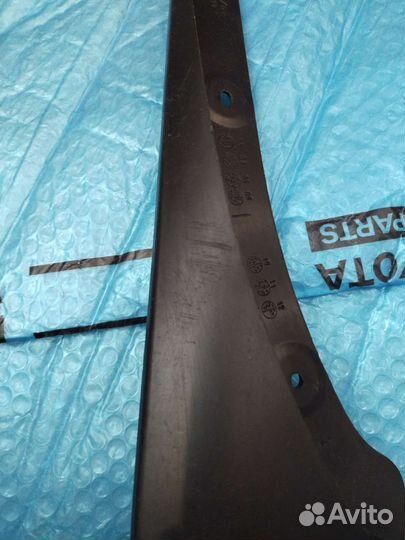 Брызговик Rav 4 (3) передний левый 76622-42090